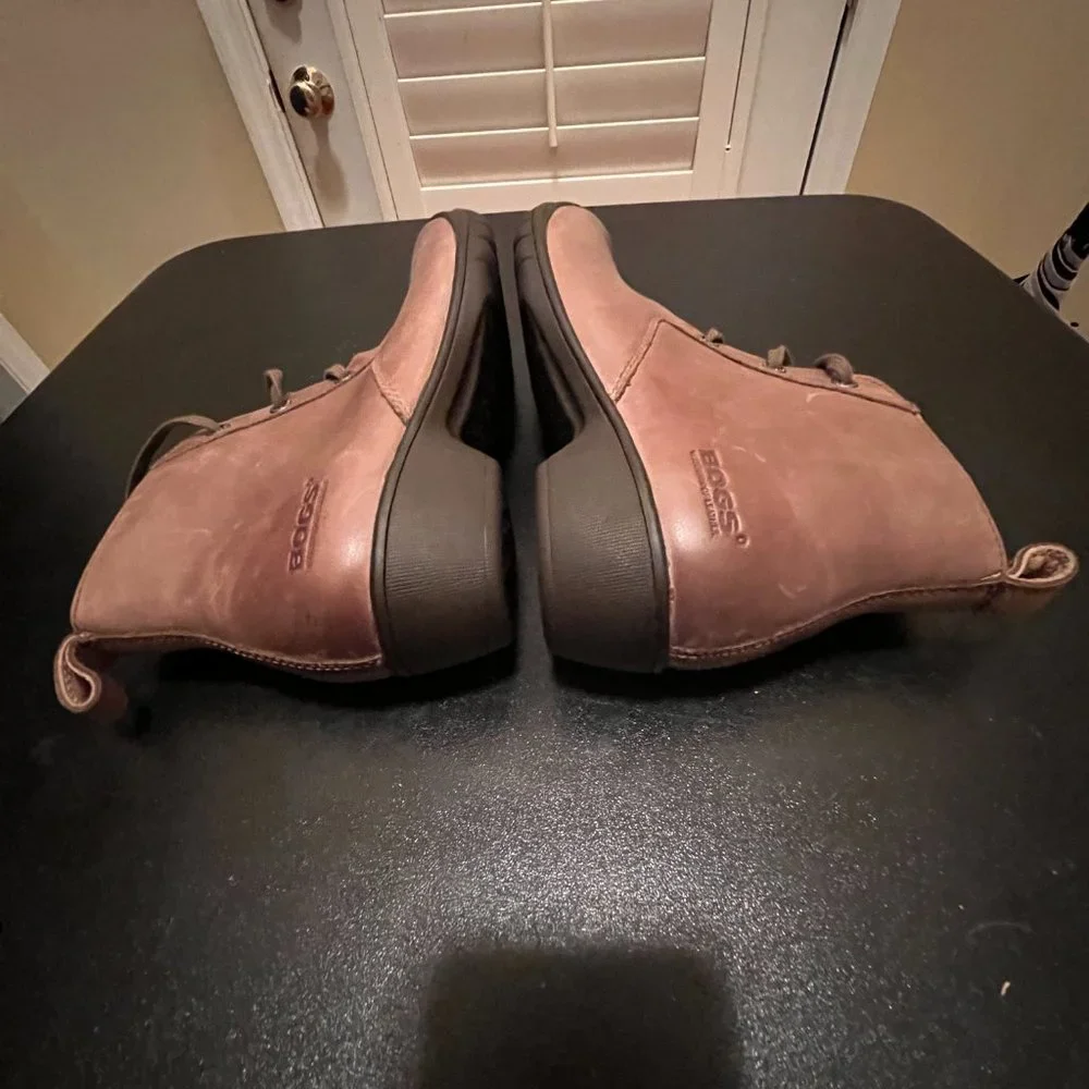 Bogs size 8.5 Carrie Chukka ankle boots